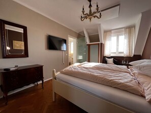 Unclassified image, 3 of 12, button - Double room Isis with landscape view (Kapfenstein)