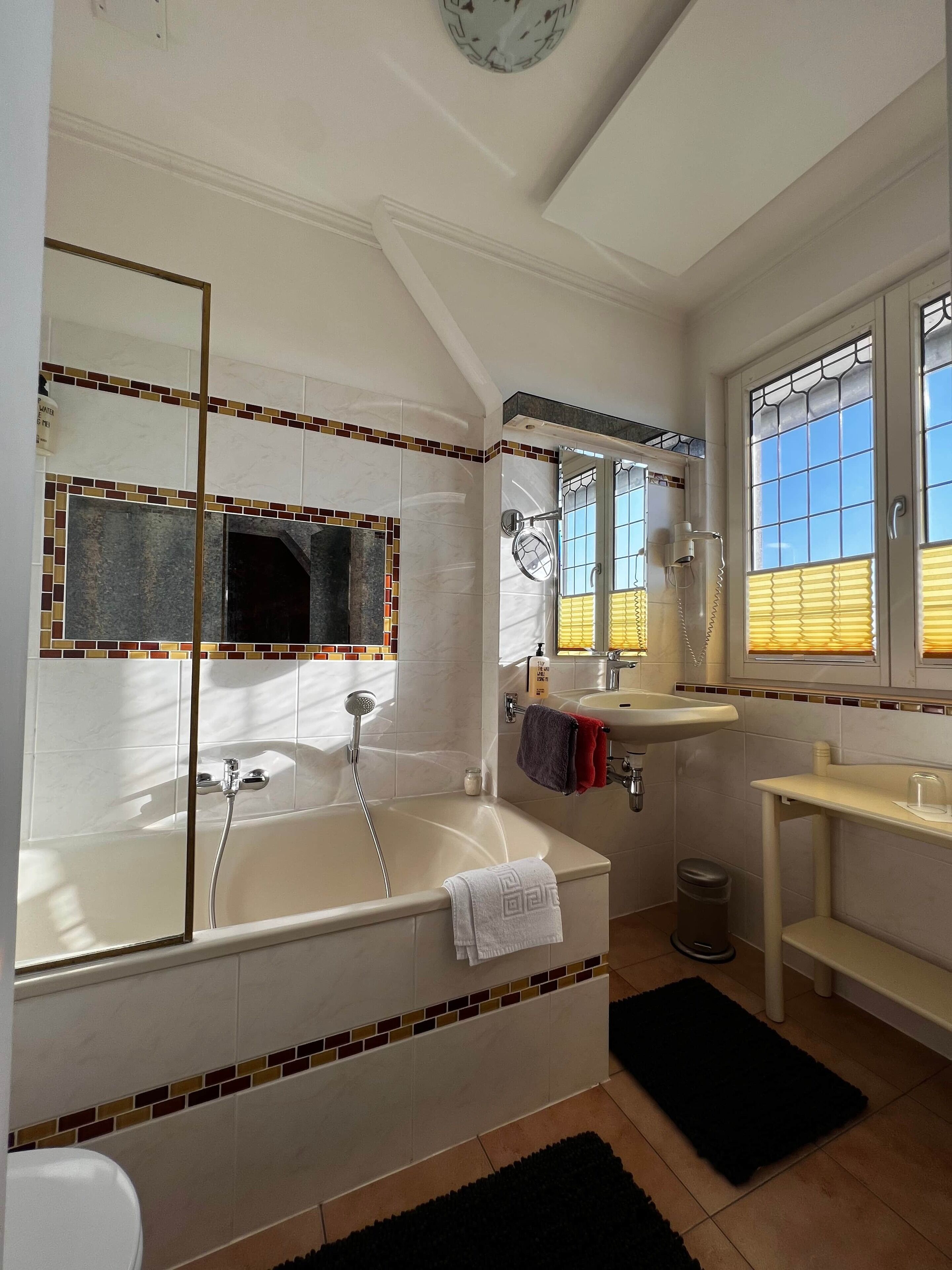 Hårføner og håndklær