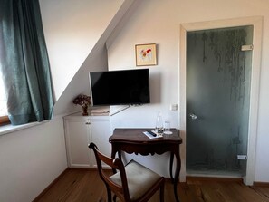 Interior - Single room Agatha Christie with castle view (Kapfenstein)