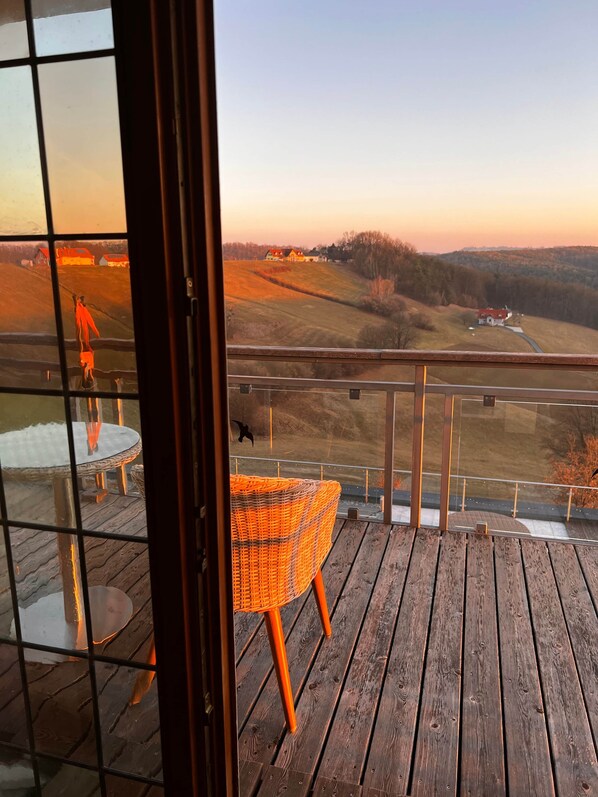 Unclassified image, 1 of 16, button - Deluxe family room Rosamunde with balcony (Kapfenstein)