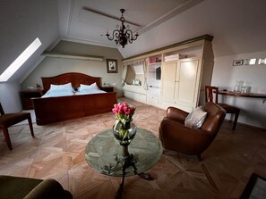 Unclassified image, 2 of 16, button - Deluxe family room Rosamunde with balcony (Kapfenstein)