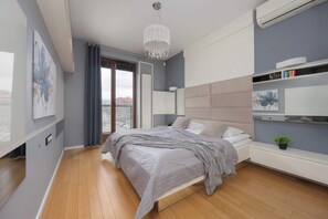 3 bedrooms, desk, iron/ironing board, travel cot - Spacious Apartment | 3 Bedrooms | Garage and Balcony (Warszawa)