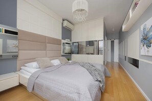 3 Schlafzimmer, Schreibtisch, Bügeleisen/Bügelbrett, Reisekinderbett