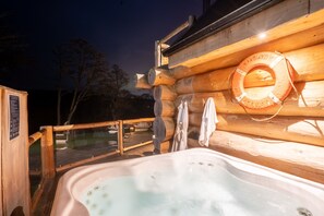Outdoor spa tub - The Farmhouse (Ilkley)