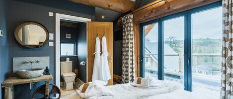 2 室のベッドルーム、客室ごとに異なる装飾、客室ごとに異なるインテリア、WiFi (無料)