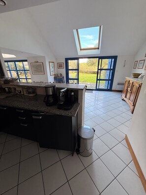 Fridge, microwave, oven, stovetop - Superb house with panoramic view of the Golfe du Morbihan (Sarzeau)