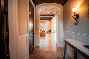 Interior - Delightful 4-bedroom house with AC in vibrant Houston, heated pool spa (Houston)