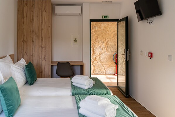 Unclassified image, 1 of 43, button - Room 'Studio Duplo Ua04' with Shared Pool, Shared Terrace and Wi-Fi (Palmeira)