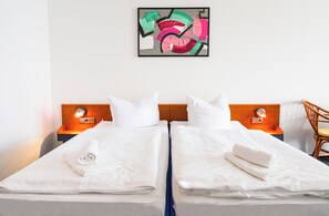 Kamar Twin | Kamar mandi | Pengering rambut, handuk,  dan tisu toilet