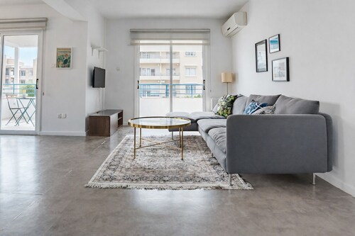 Cosy Bright Balcony Suite