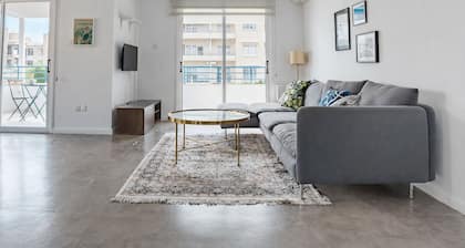 Cosy Bright Balcony Suite