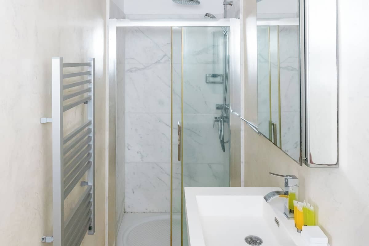 Apartment, City View | Bathroom | Separate tub and shower, free toiletries, hair dryer, slippers