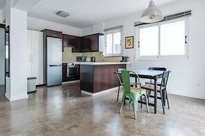 Apartment, City View - Cosy Bright Balcony Suite (Strovolos)