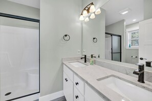 Shower, towels - Nestled Inn by Seaside Vacations & Sales (Chincoteague Island)