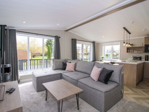 Living area - Tulip (Leominster)