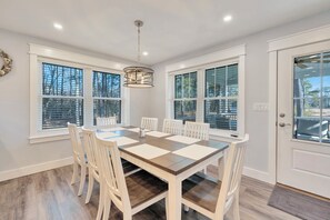 Dining - Relax Inn by Seaside Vacations & Sales (Chincoteague Island)