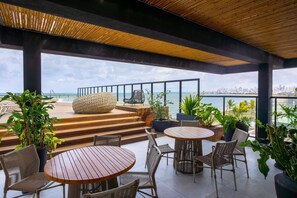 Basic Apartment | Outdoor dining - Restinga #008 - Beachfront Studio by Carpediem (João Pessoa)