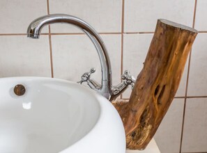 Villa (ThreeBedRoom Villa with Pool) | Baño | Ducha y toallas