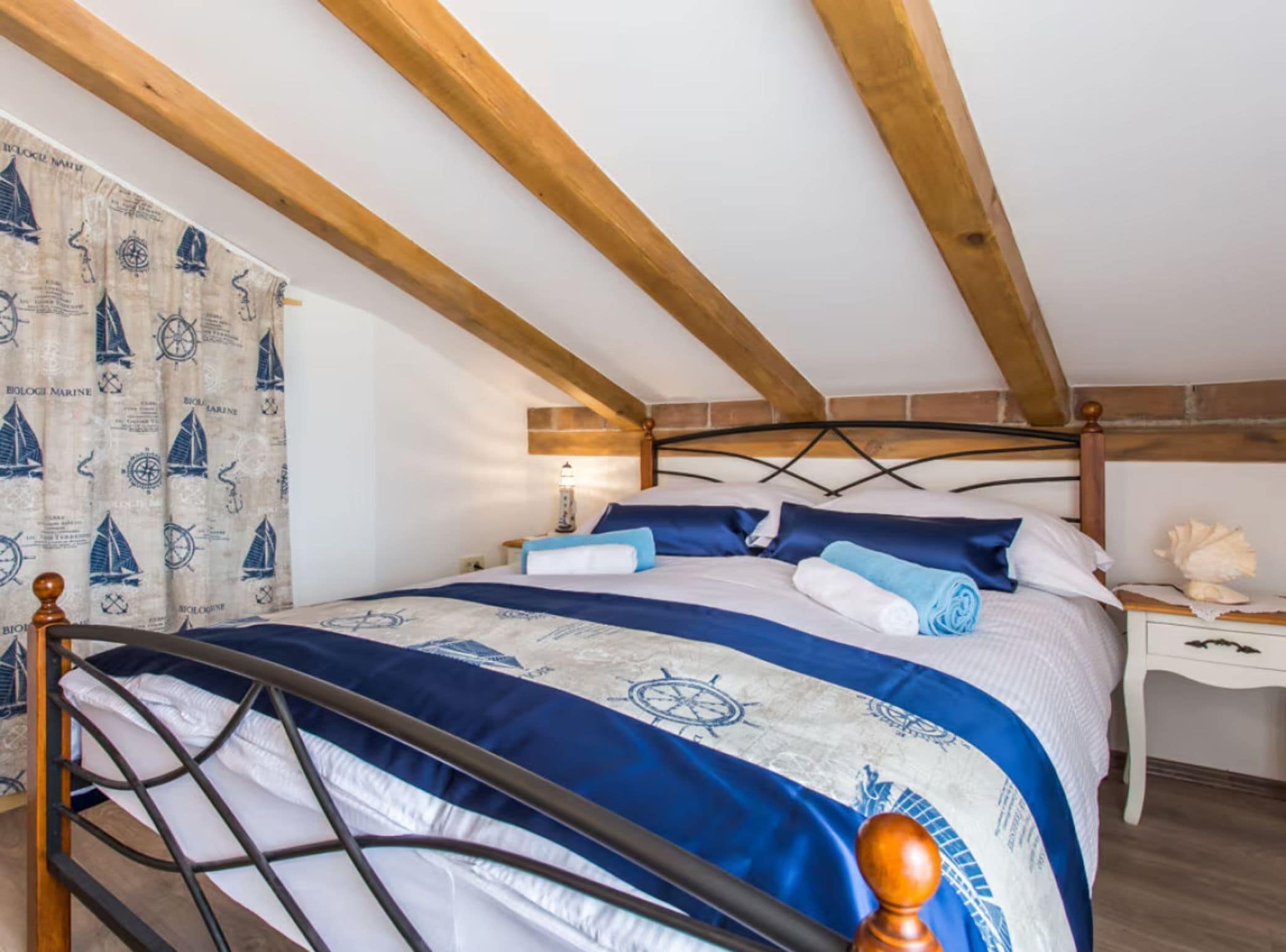 3 bedrooms, cots/infant beds