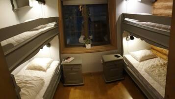 Cabin, 4 Bedrooms, Balcony, Garden View | 4 bedrooms