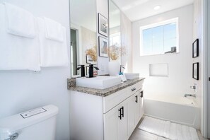 Hair dryer, towels - Sunny Dreams Vacation Home 3 miles to Disney 7574 (Kissimmee)