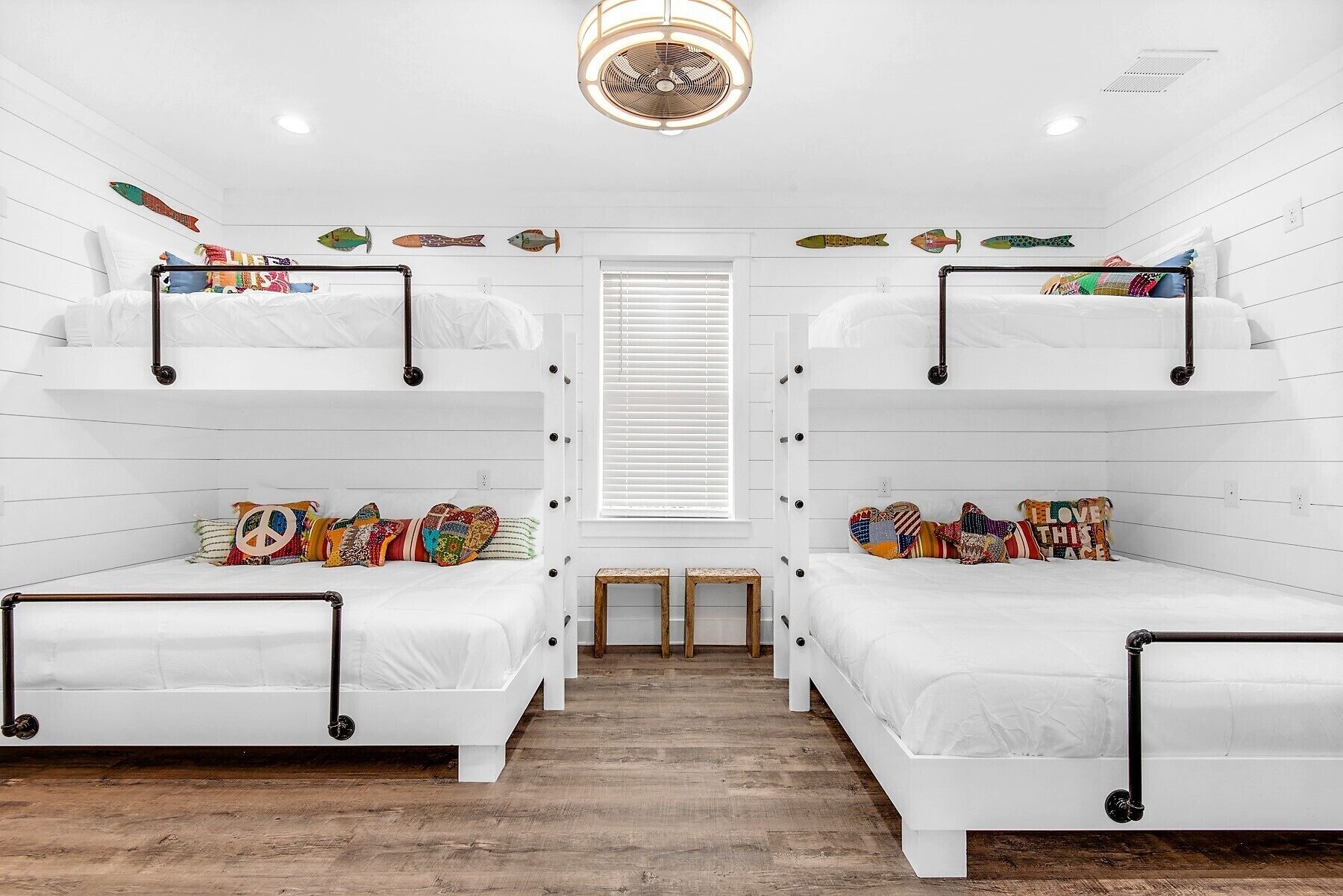 8 chambres, fer et planche à repasser, Wi-Fi gratuit, draps fournis