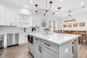Fridge, microwave, oven, stovetop - Latitude! New! 8 Bed! Beach! (Destin)
