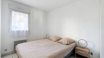 1 camera, ferro/asse da stiro, Wi-Fi, lenzuola