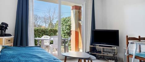 1 chambre, fer et planche Ă repasser, Wi-Fi, draps fournis