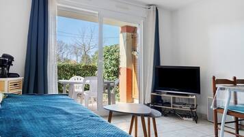 1 slaapkamer, een strijkplank/strijkijzer, wifi, beddengoed