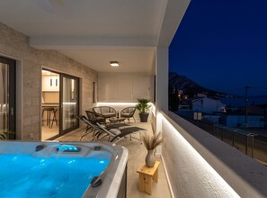 Apartment (Two Bedroom Apartment) | Indoor pool - Apartment Tomislav With Sea View and Hot-tub (Dugi Rat)