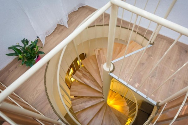 Apartment (One Bedroom Apartment) | Staircase