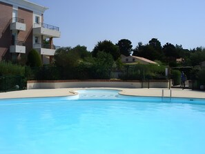 Pool - Golf Apartment - Pornic 2 with Shared Pool, Balcony and Wi-Fi (Pornic)