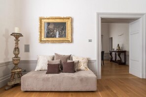 Living area - Dimora Torremuzza historic home downtown Palermo with three bedrooms and 4 bathrooms (Palermo)
