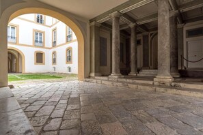 Property grounds - Dimora Torremuzza historic home downtown Palermo with three bedrooms and 4 bathrooms (Palermo)