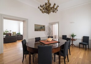 Dining - Dimora Torremuzza historic home downtown Palermo with three bedrooms and 4 bathrooms (Palermo)