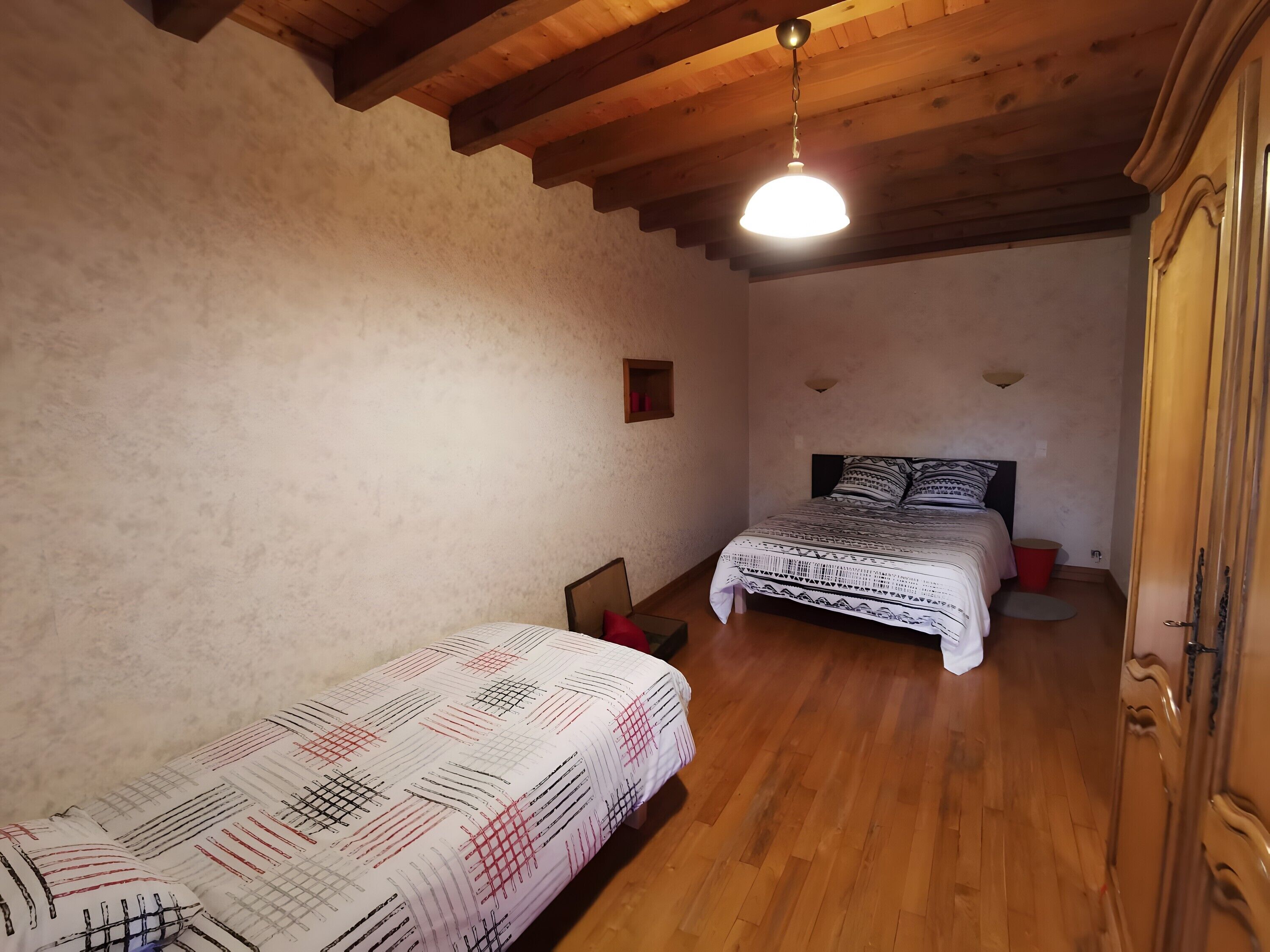 5 slaapkamers, een strijkplank/strijkijzer, wifi, beddengoed