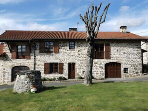 Exterior - Gîte du Platane, Sleeps 14 (Grazac)