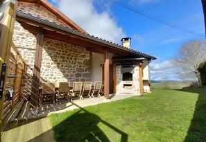Outdoor dining - Gîte du Platane, Sleeps 14 (Grazac)