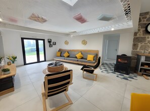 Télévision, cheminée