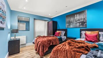 2 bedrooms, desk, iron/ironing board, free WiFi