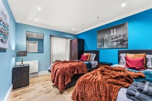 2 bedrooms, desk, iron/ironing board, free WiFi - Riverside Welsh Back Bristol (Bristol City)