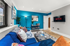Smart TV, fireplace - Riverside Welsh Back Bristol (Bristol City)