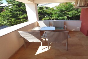 Outdoor dining - Beautiful Apartment Bodulo 3 (Povljana)