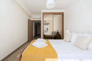 2 chambres, fer et planche à repasser, Wi-Fi, draps fournis