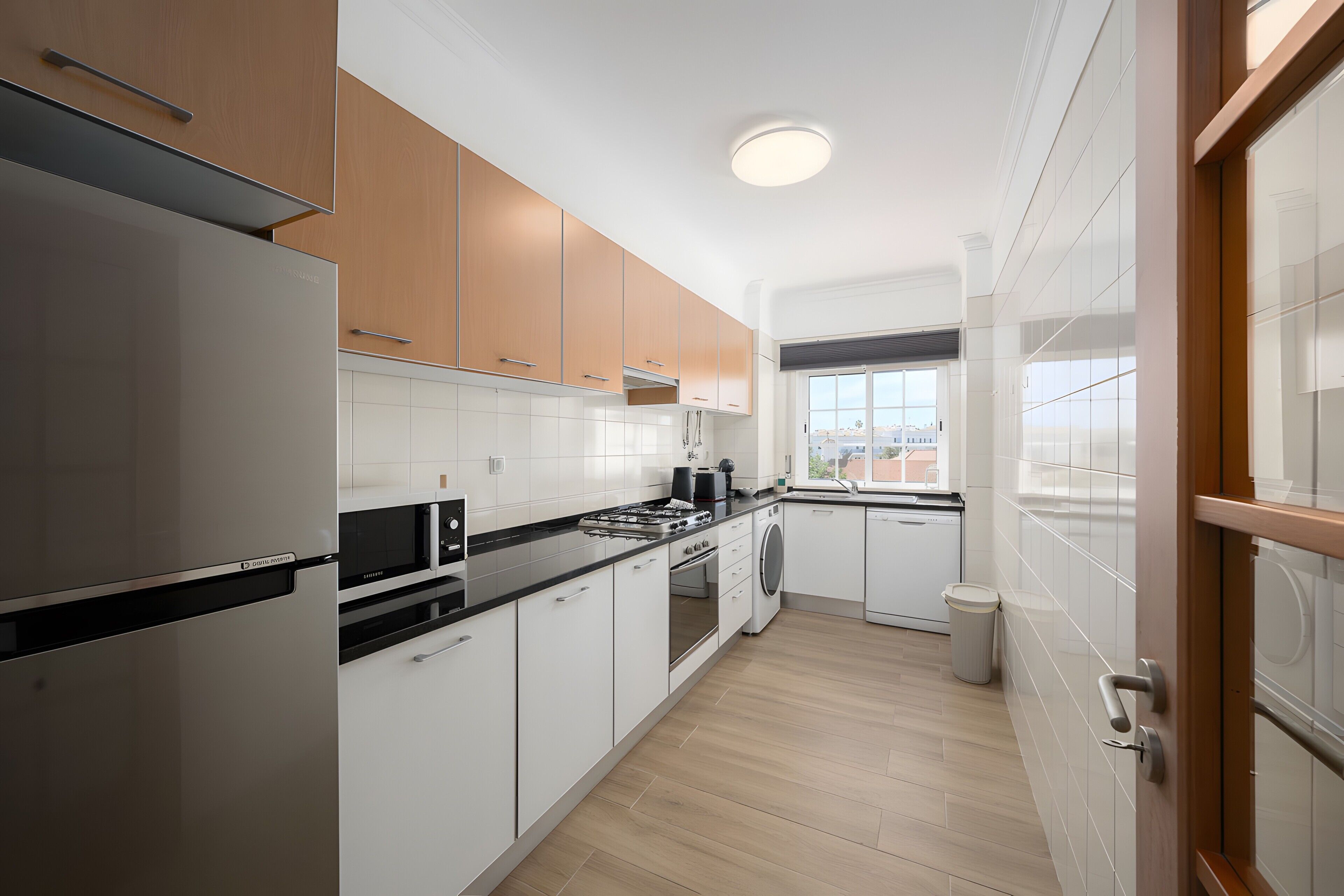 Kylskåp, mikrovågsugn, ugn och spishäll