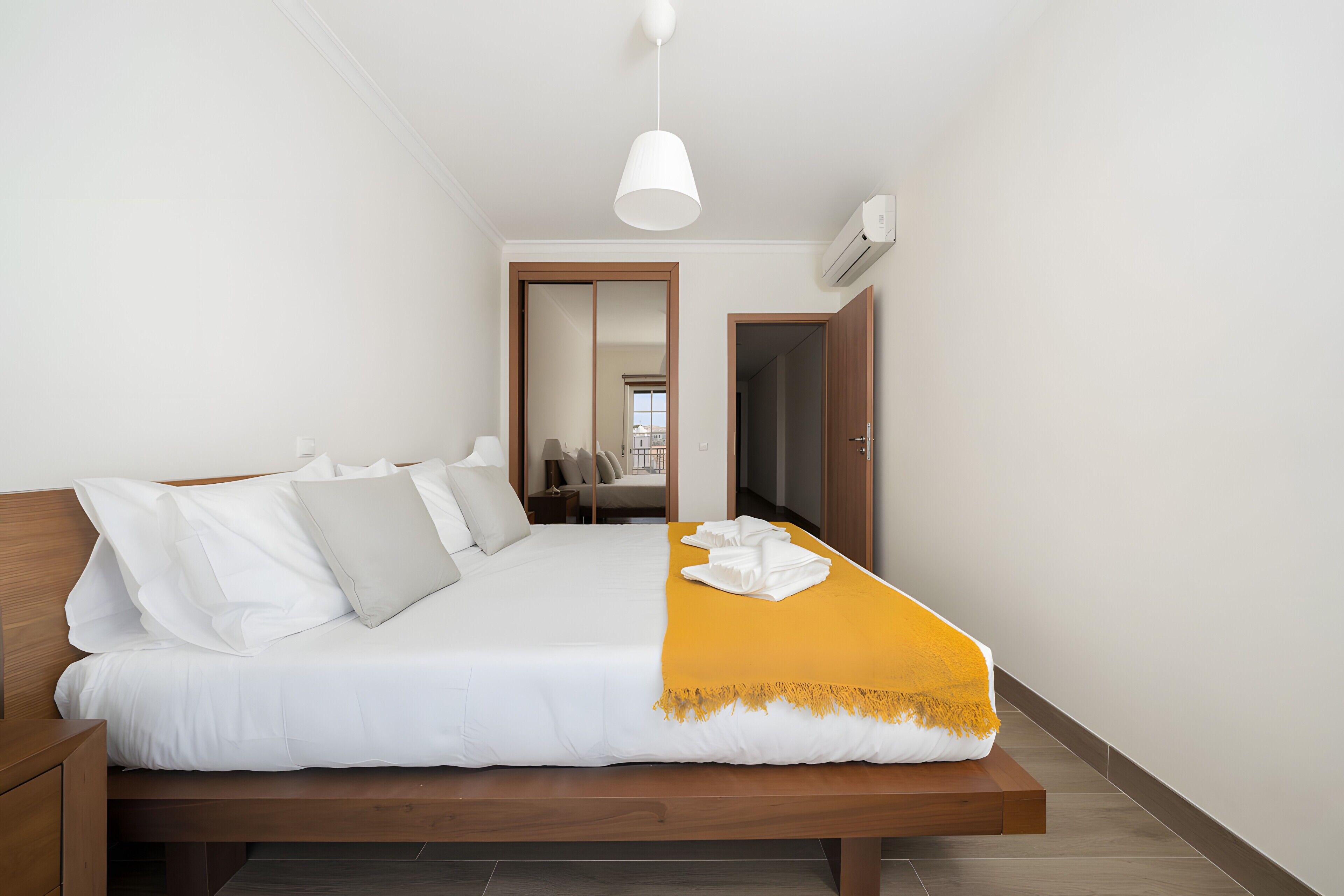 2 slaapkamers, een strijkplank/strijkijzer, wifi, beddengoed