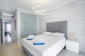 Room - Entire Apartment in Guia, Portugal (Guia)