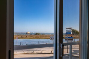 Interior - Seafront Two-Bedroom Apartment in Fuseta (Fuseta)