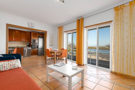TV. Seafront Two-Bedroom Apartment in Fuseta